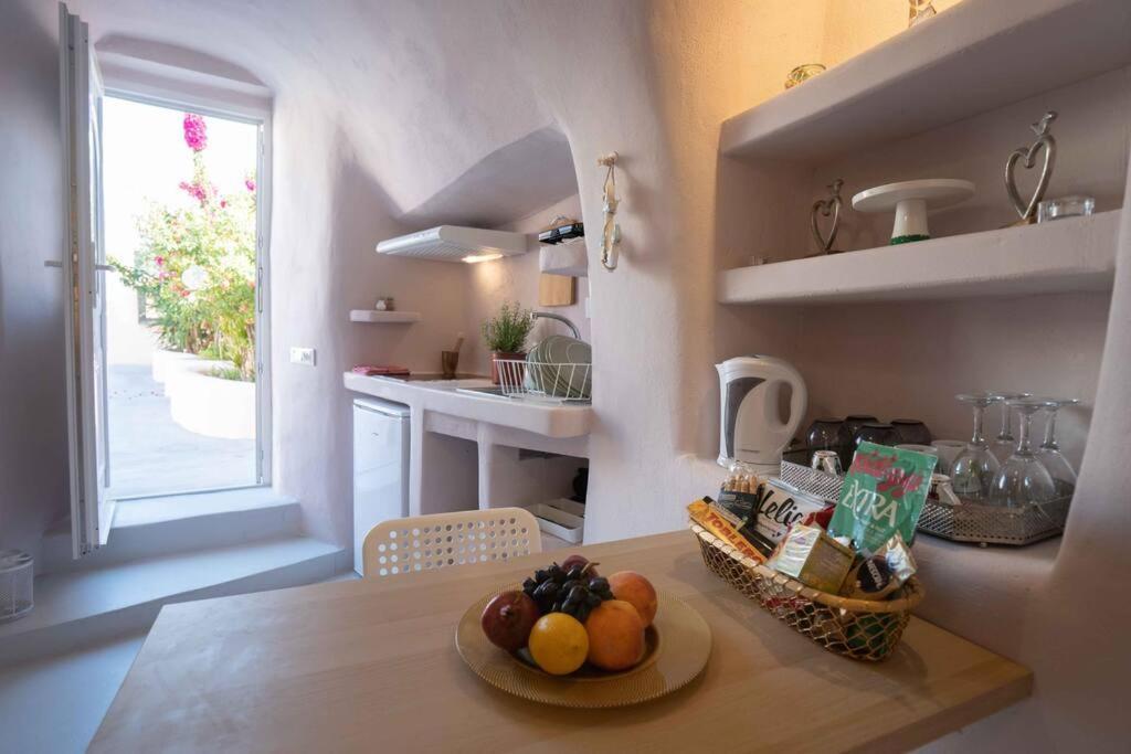 Bird Nest-Santorini Cave Houses Фира Екстериор снимка